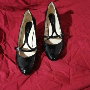 Naturalized kitty heeled shoes